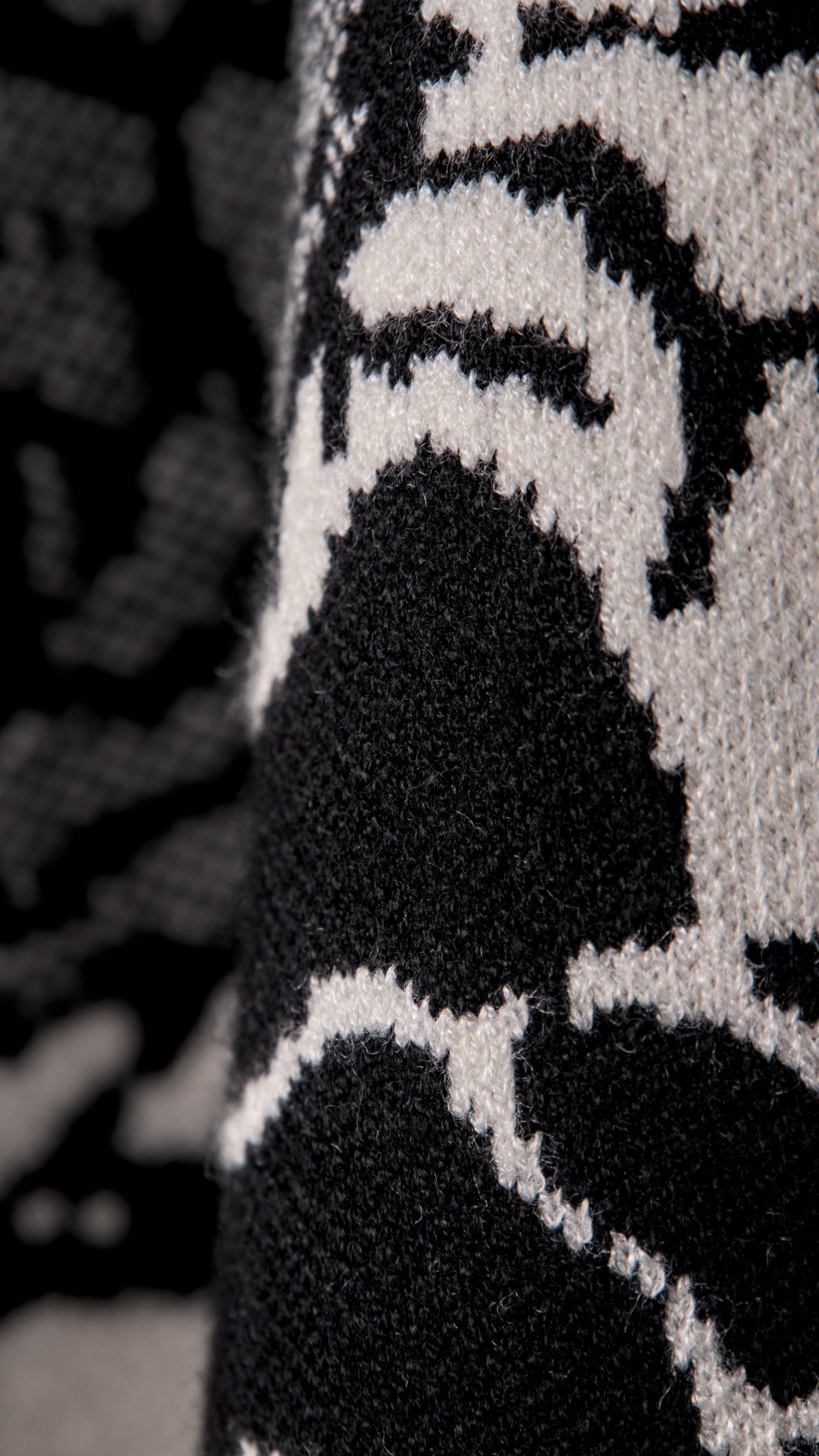 CHAQUETA CAPA PUNTO FLORES BORDADO