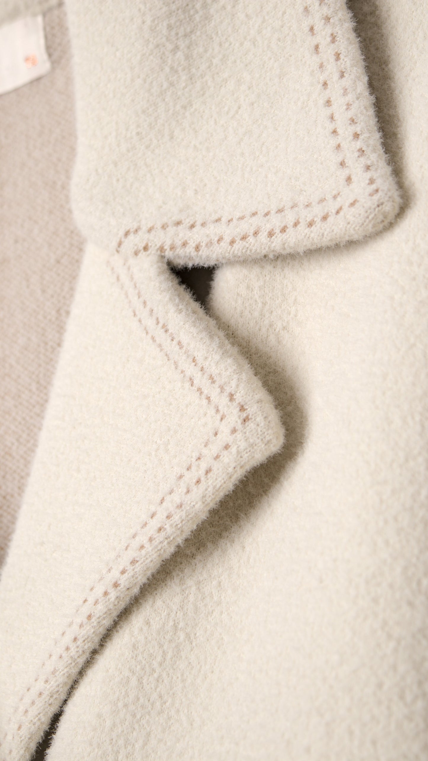 CONTRAST EMBROIDERED KNITTED JACKET