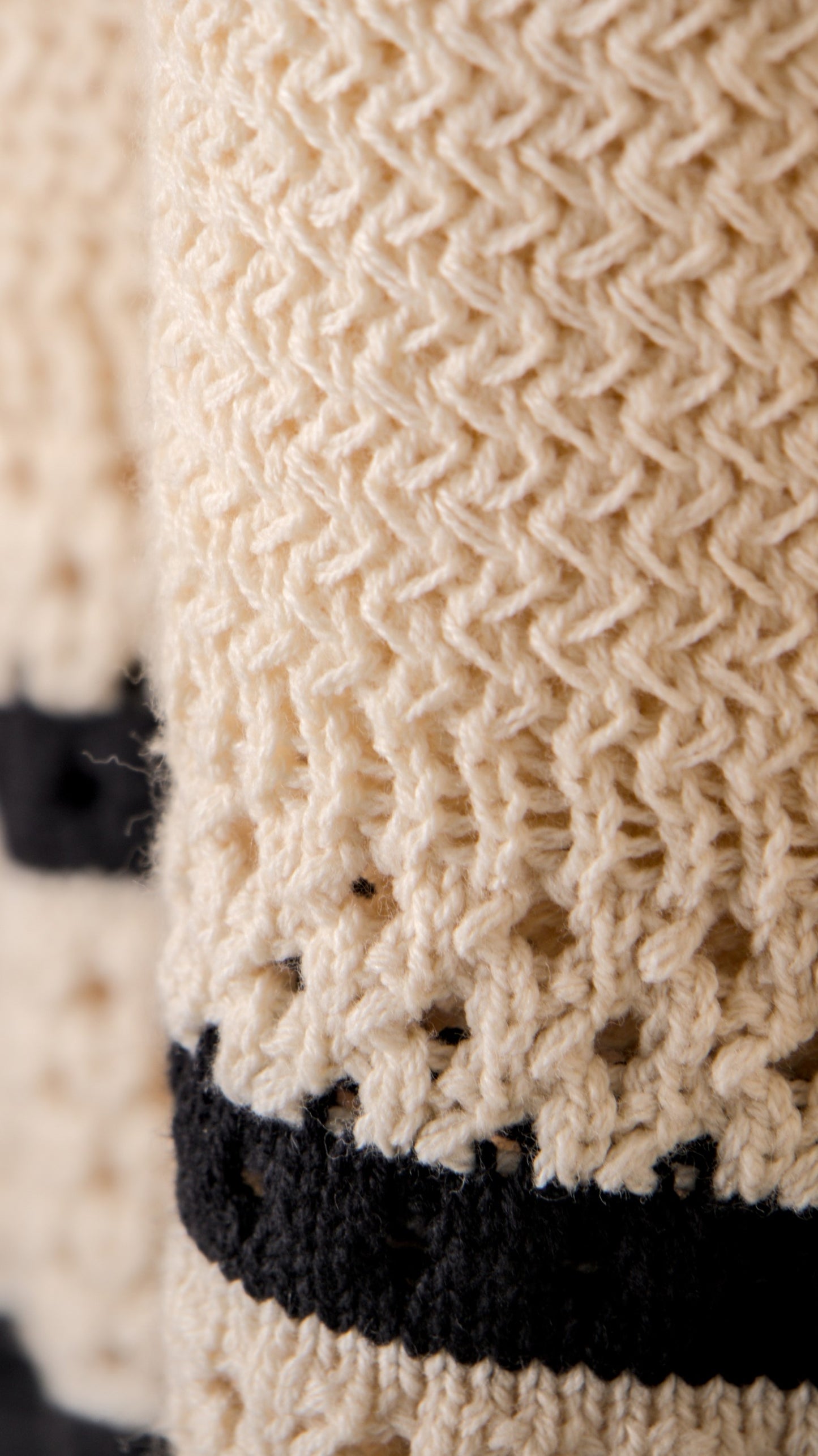 COMBINED KNITTED JERSEY WITH RUFFLED SHOULDERS