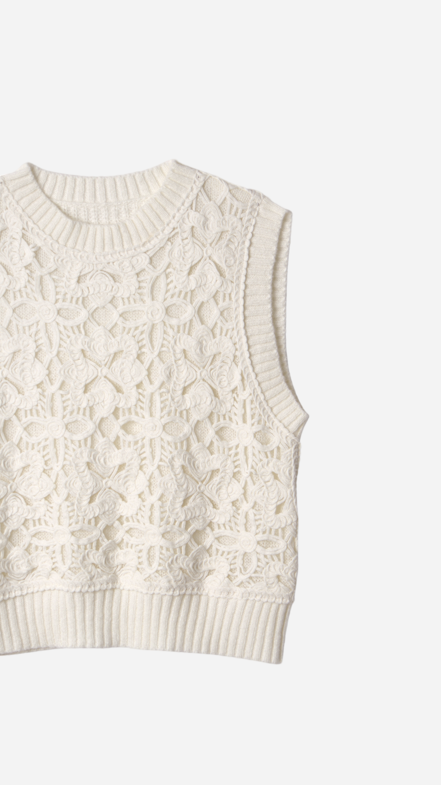 KNITTED VEST WITH EMBROIDERED FLOWER DETAIL