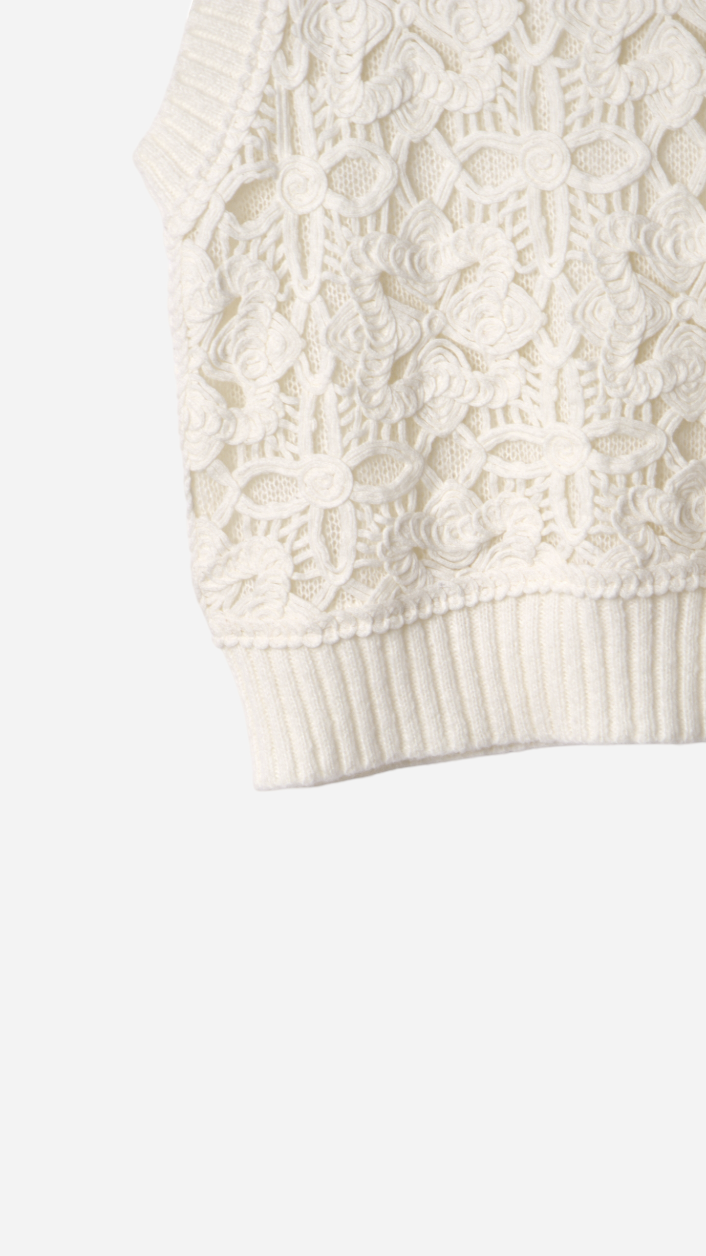 KNITTED VEST WITH EMBROIDERED FLOWER DETAIL