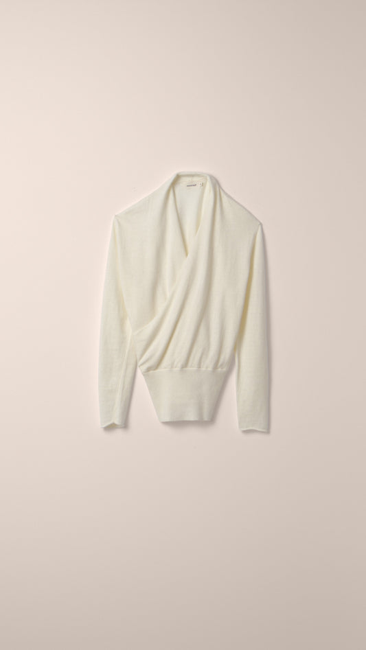 V-NECK CROSS KNIT SWEATER