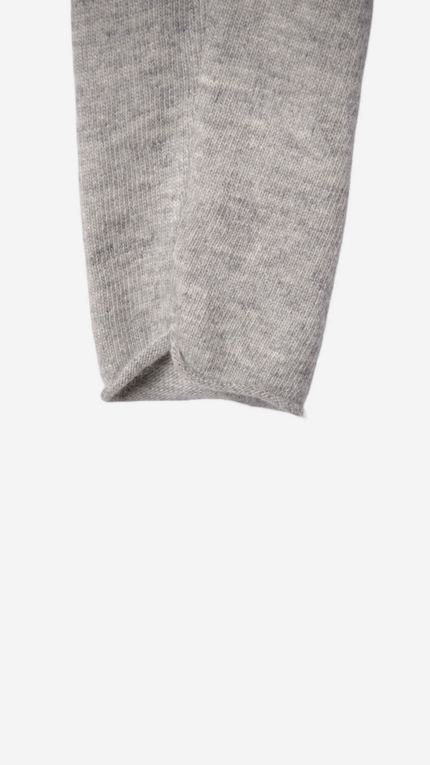 V-NECK CROSS KNIT SWEATER