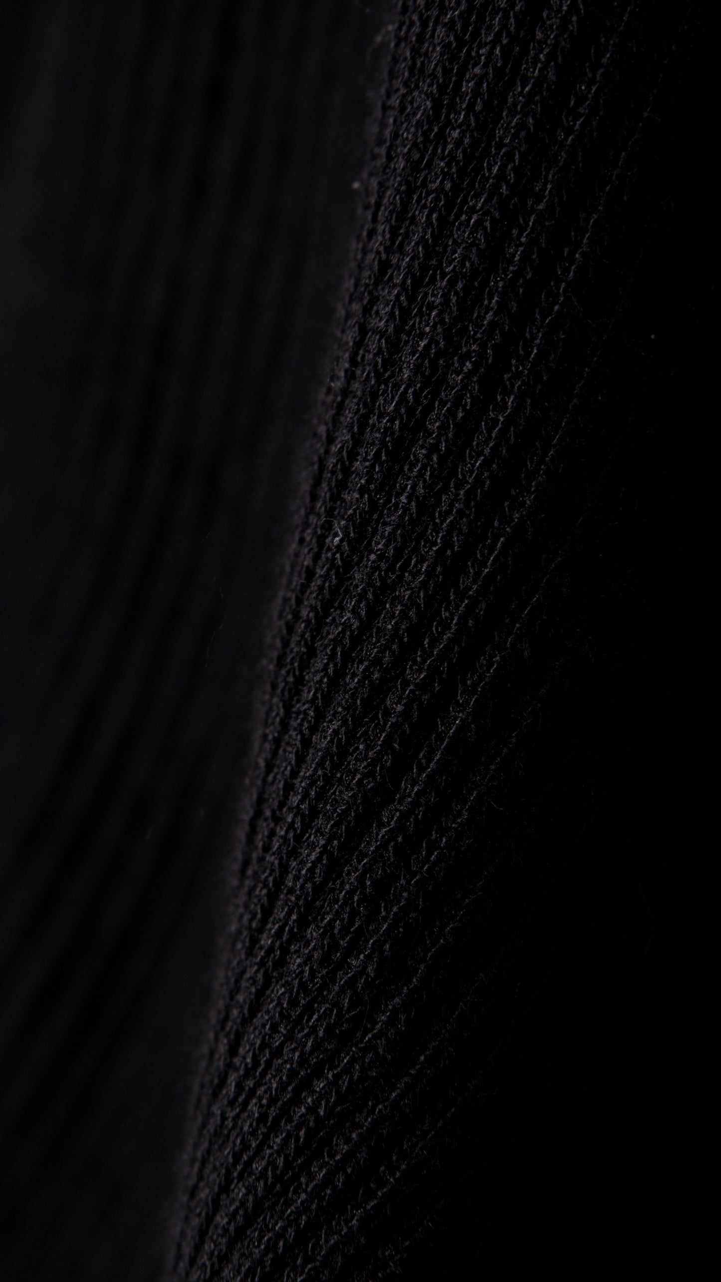 KNITTED T-SHIRT WITH STRUCTURED SLEEVE