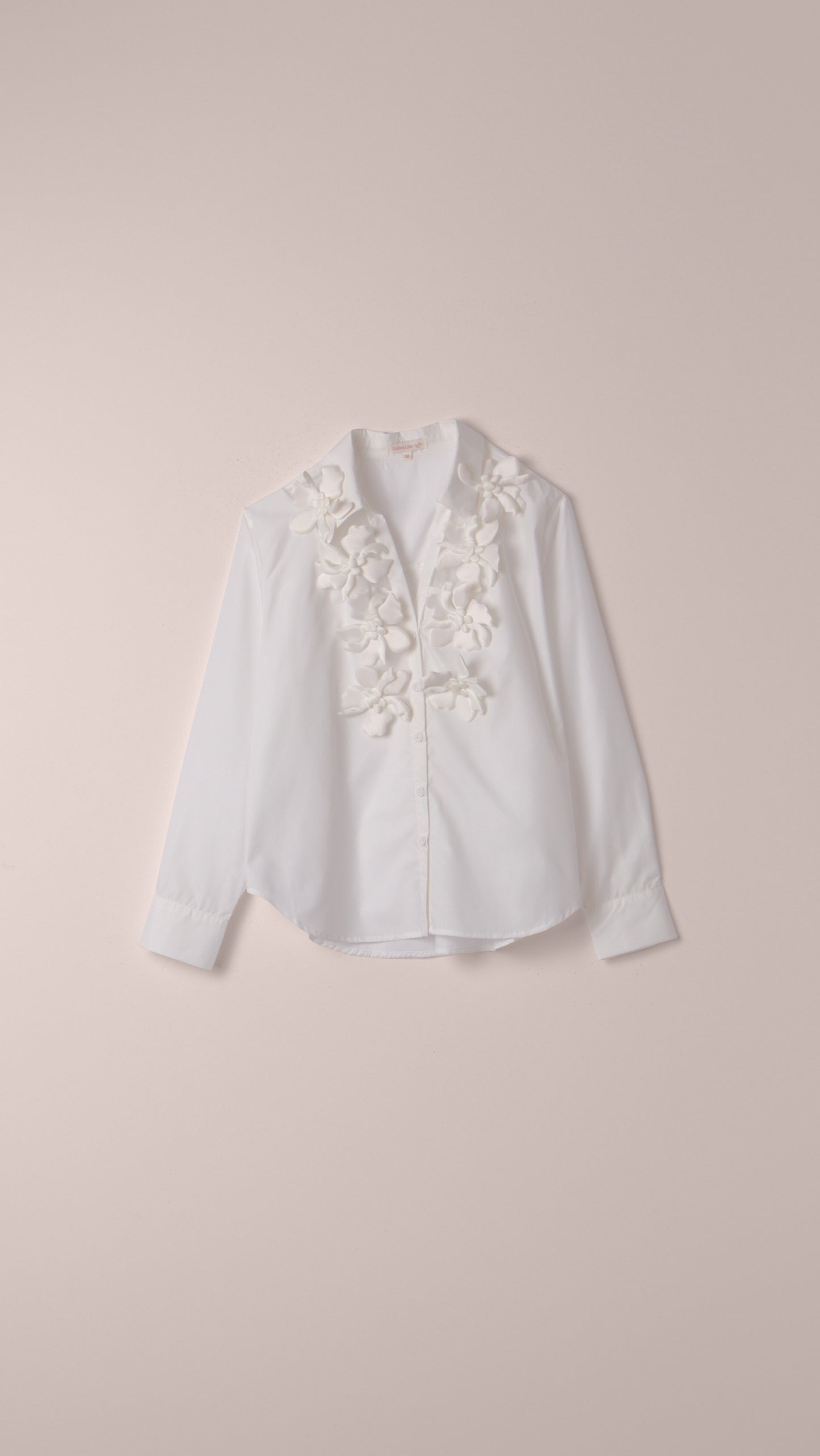 CAMISA DETALLE FLORES 3D