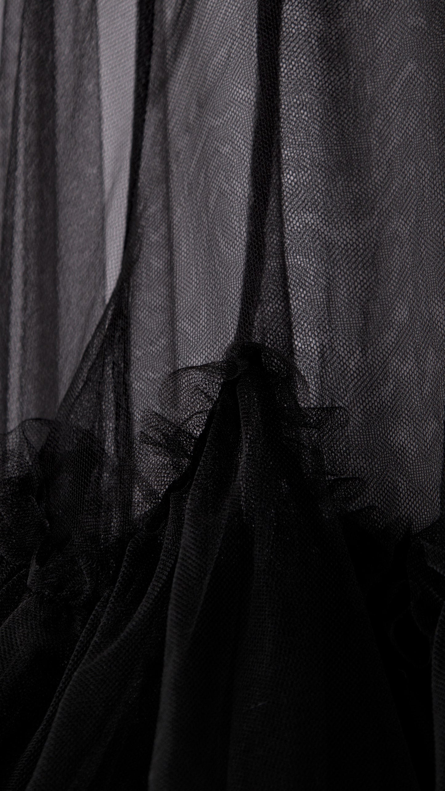 LONG LACE DRESS WITH RUFFLES