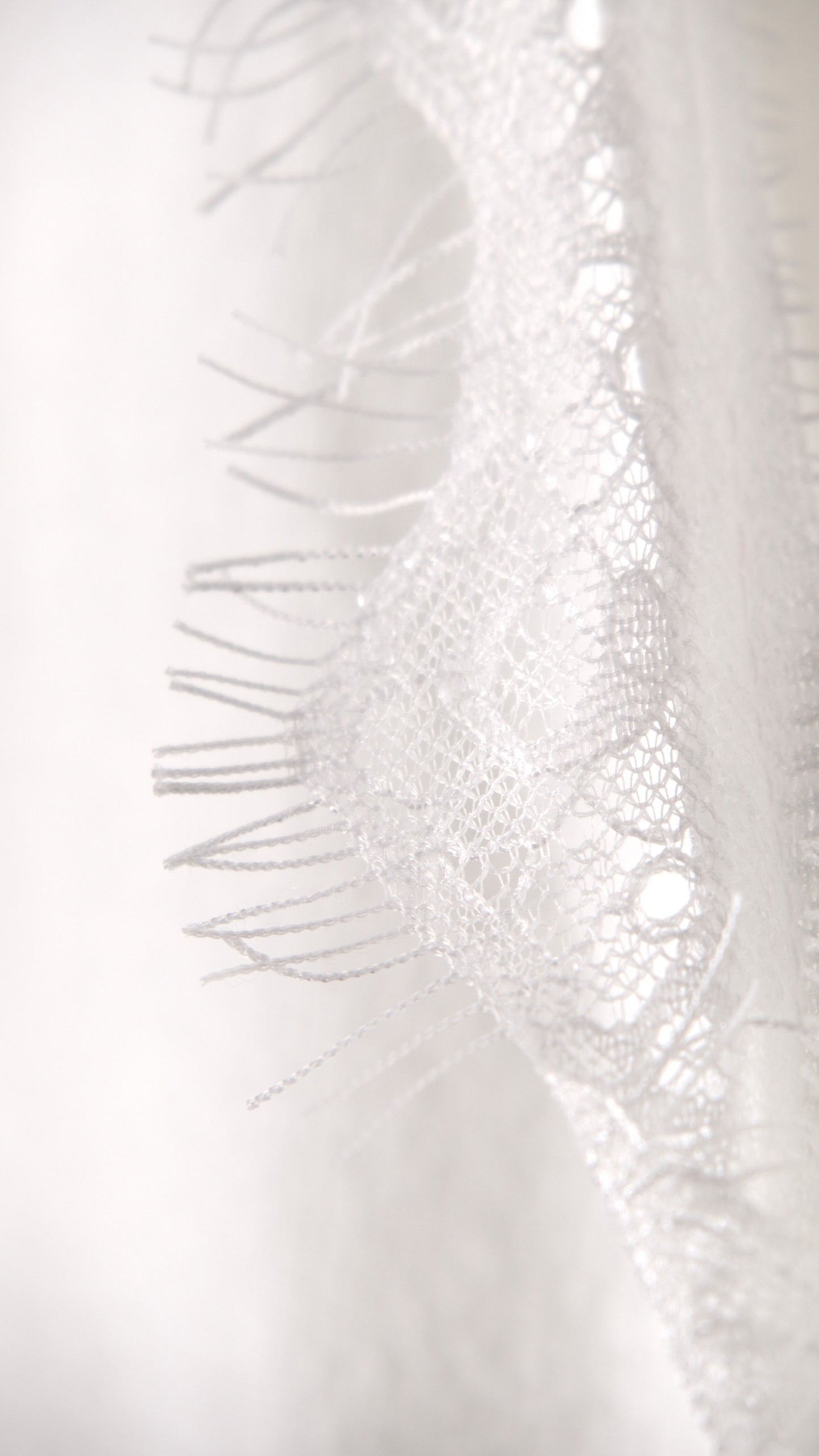 CROSSED T-SHIRT WITH LACE DETAIL