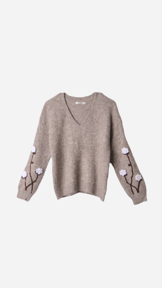 SOFT KNIT JERSEY WITH FLOWER EMBROIDERY SLEEVE