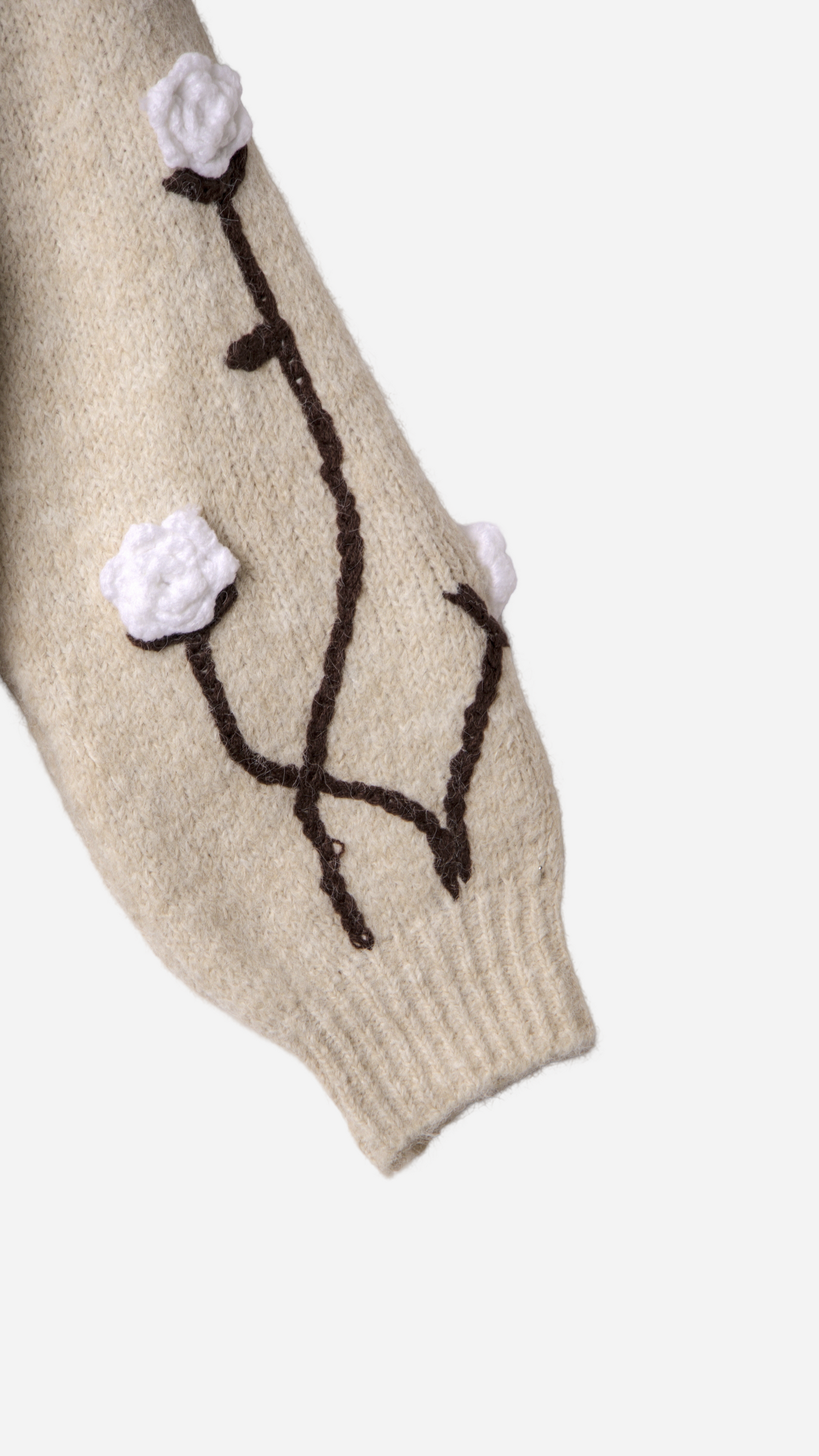 SOFT KNIT JERSEY WITH FLOWER EMBROIDERY SLEEVES