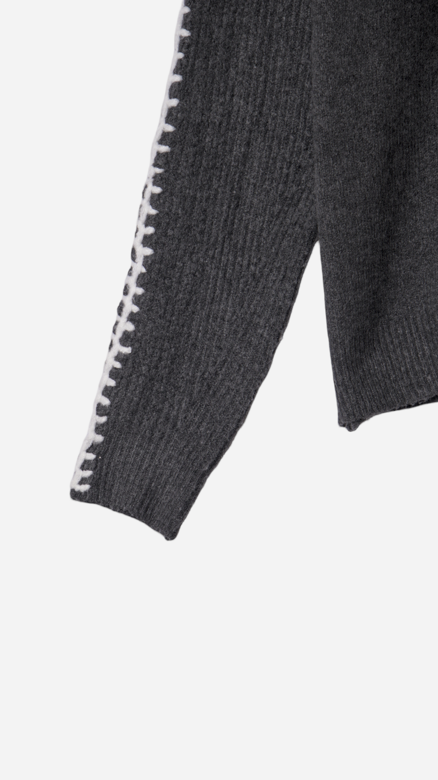 EMBROIDERED KNITTED JERSEY ON SHOULDERS