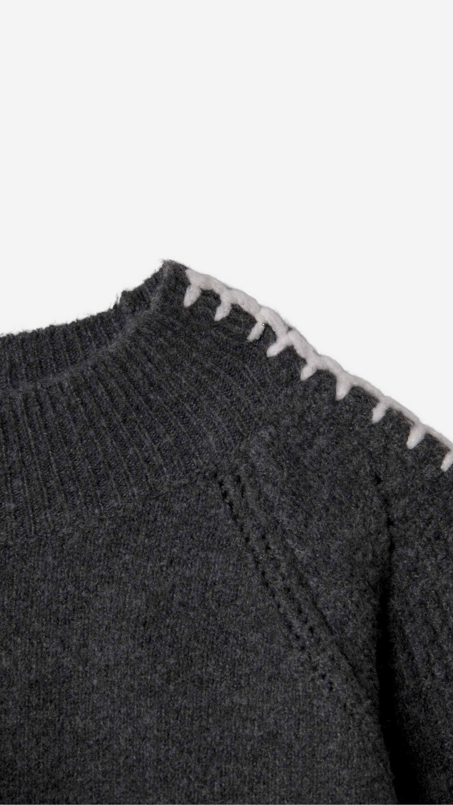 EMBROIDERED KNITTED JERSEY ON SHOULDERS