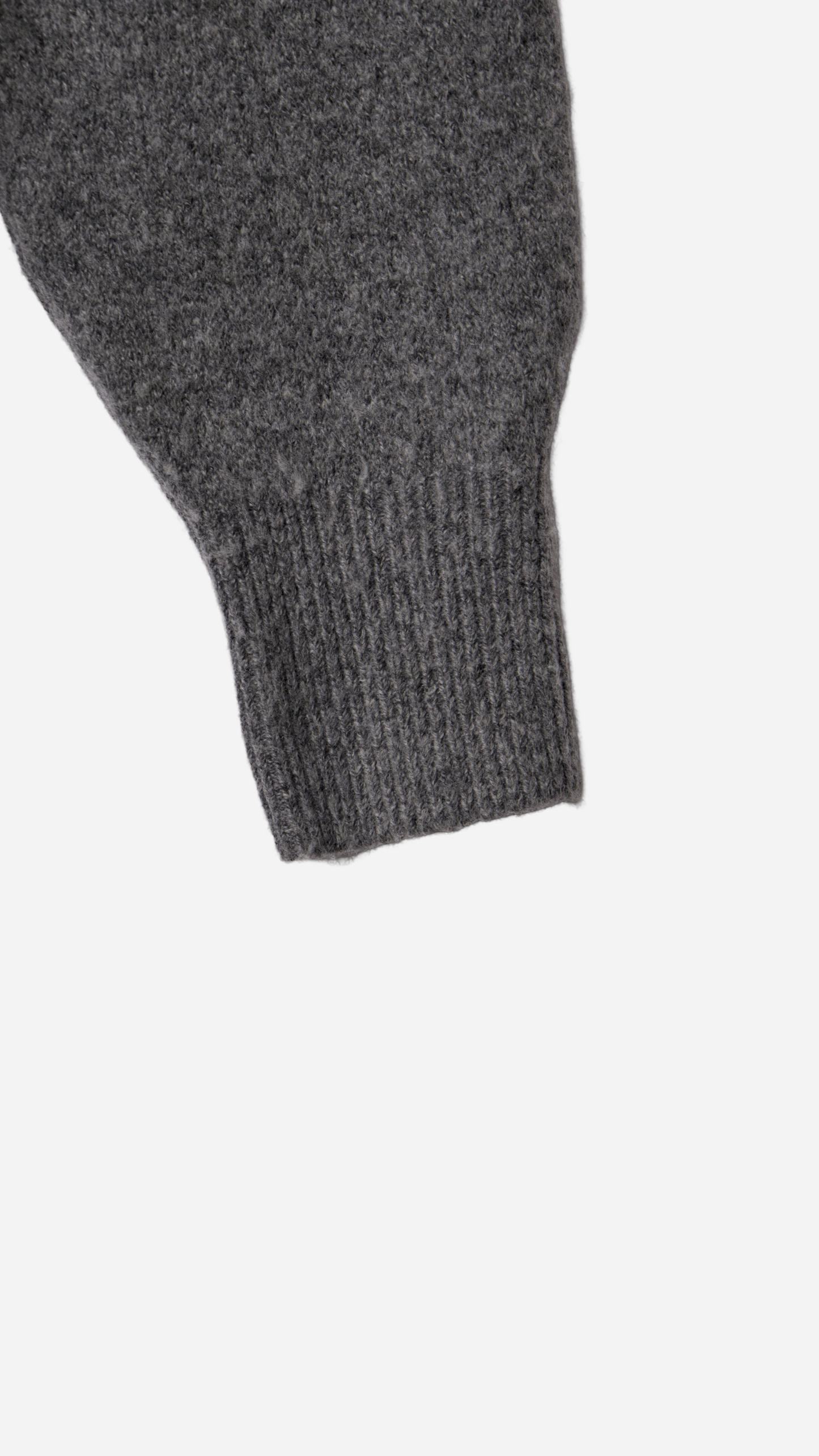 V-NECK CROSS KNIT SWEATER