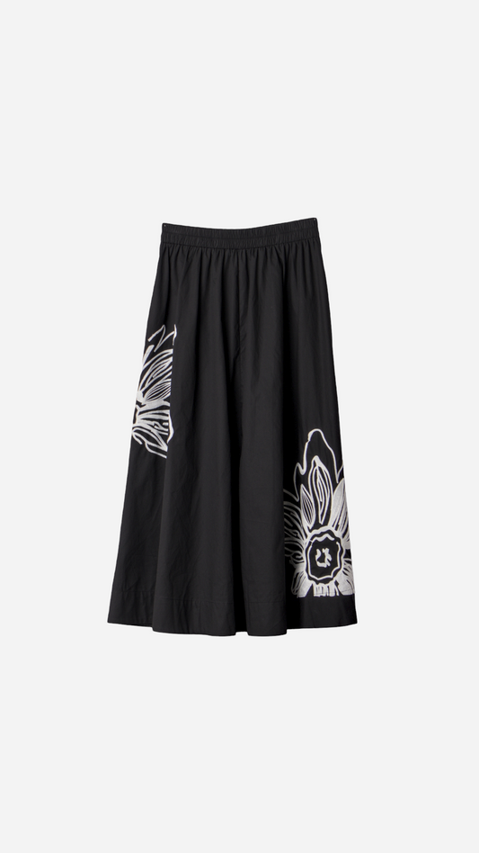 CONTRAST FLOWER EMBROIDERED MIDI SKIRT