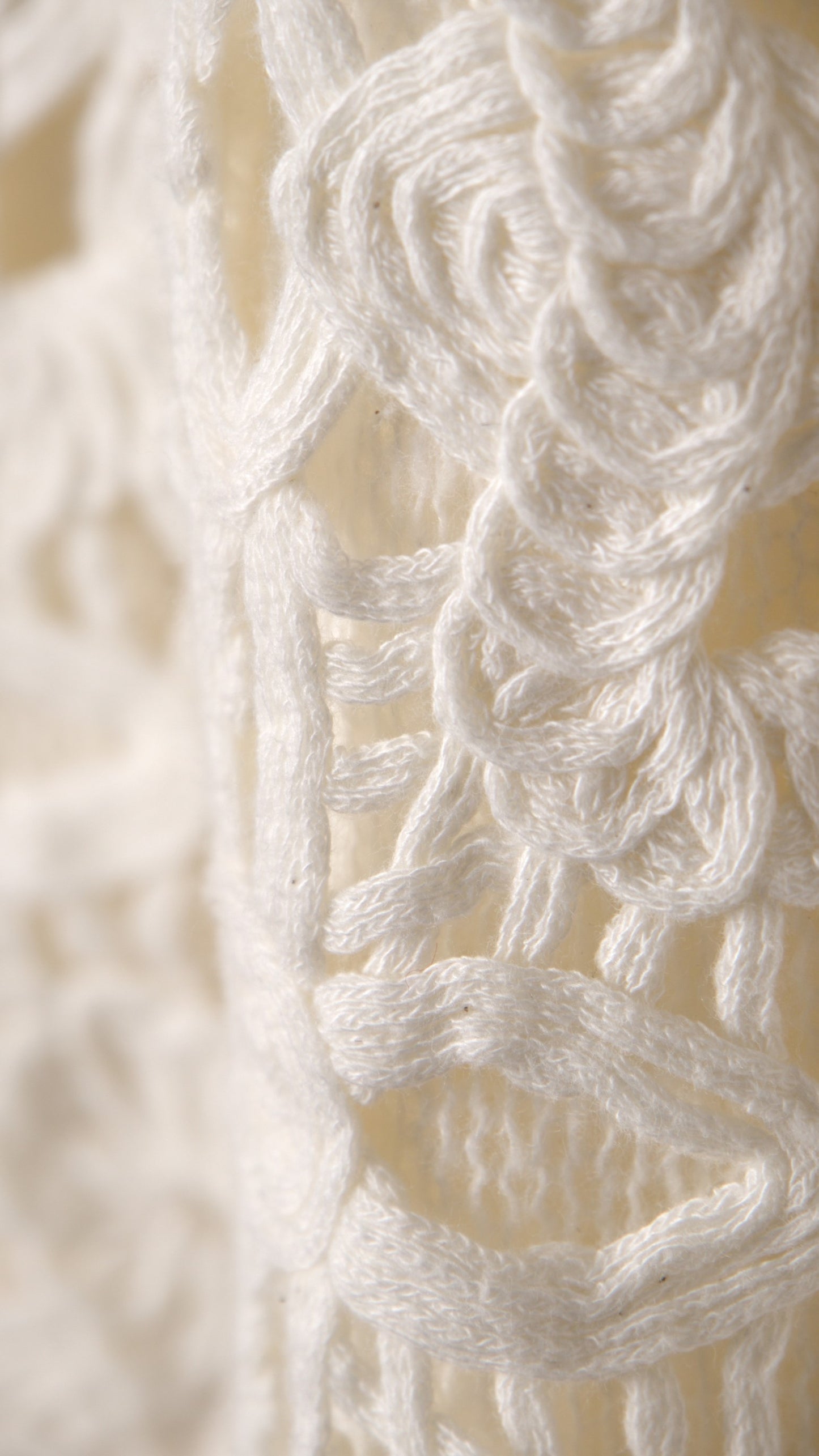 KNITTED VEST WITH EMBROIDERED FLOWER DETAIL
