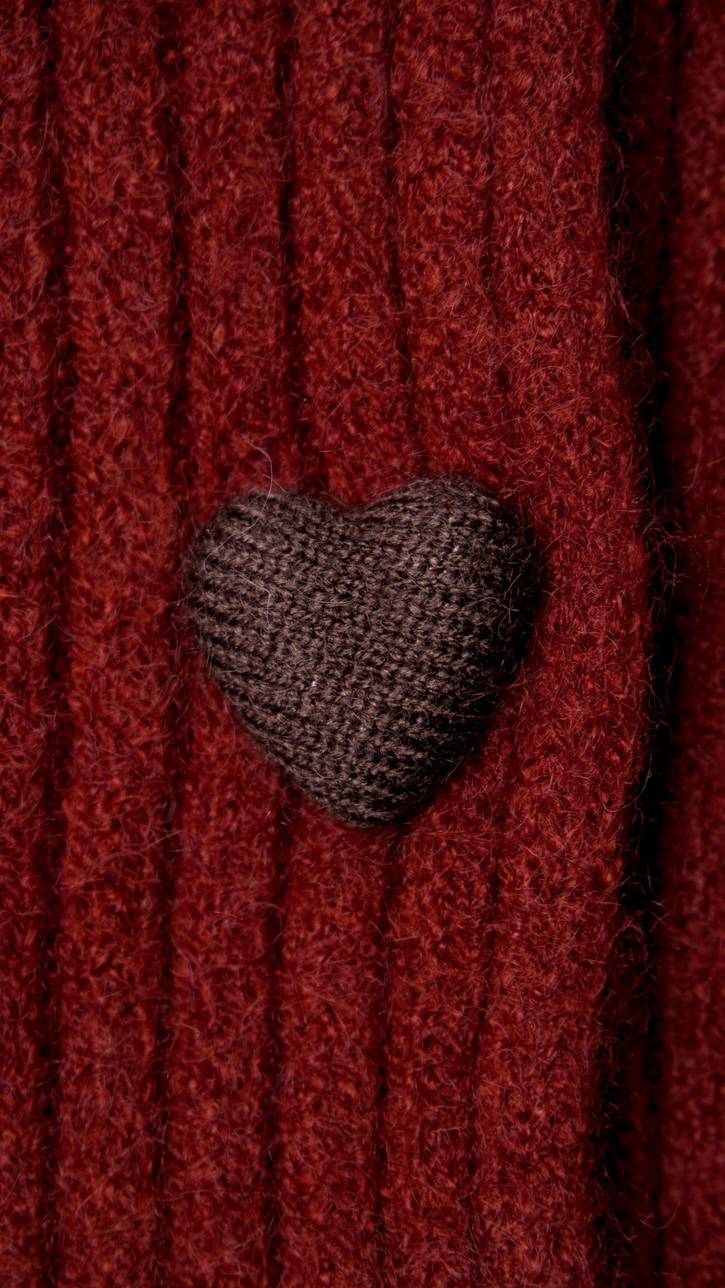 KNITTED T-SHIRT WITH HEART BUTTONS