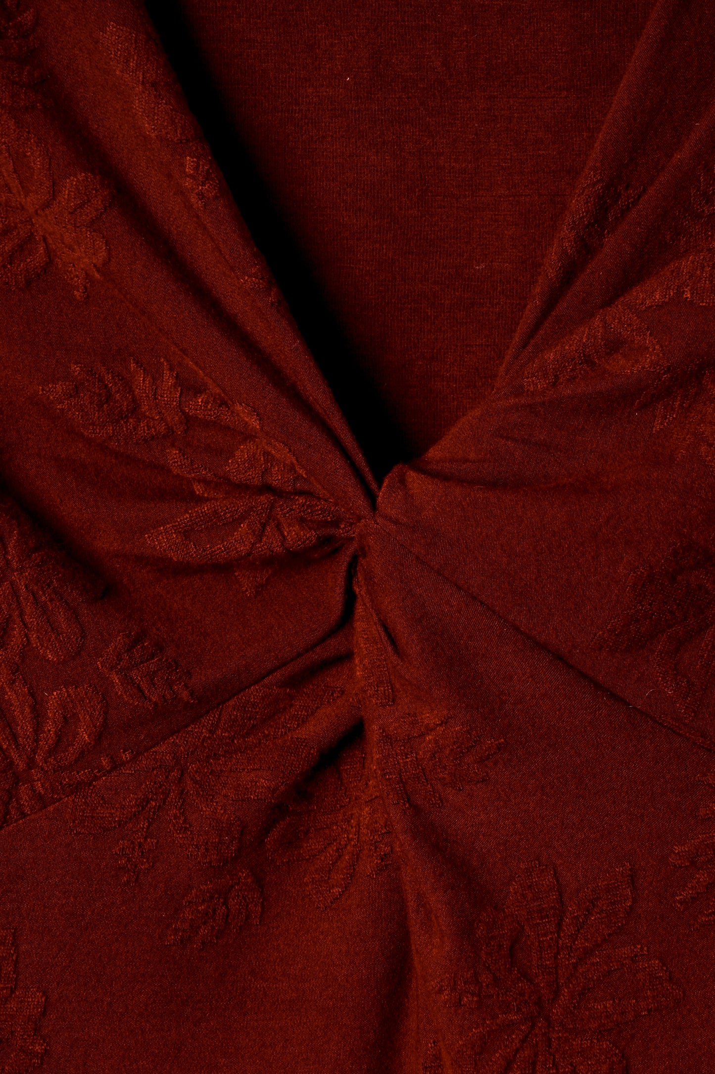 CAMISETA DETALLE NUDO